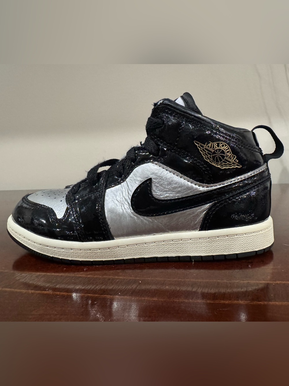 Air Jordan 1 Mid SE GS "Black Metallic Silver"